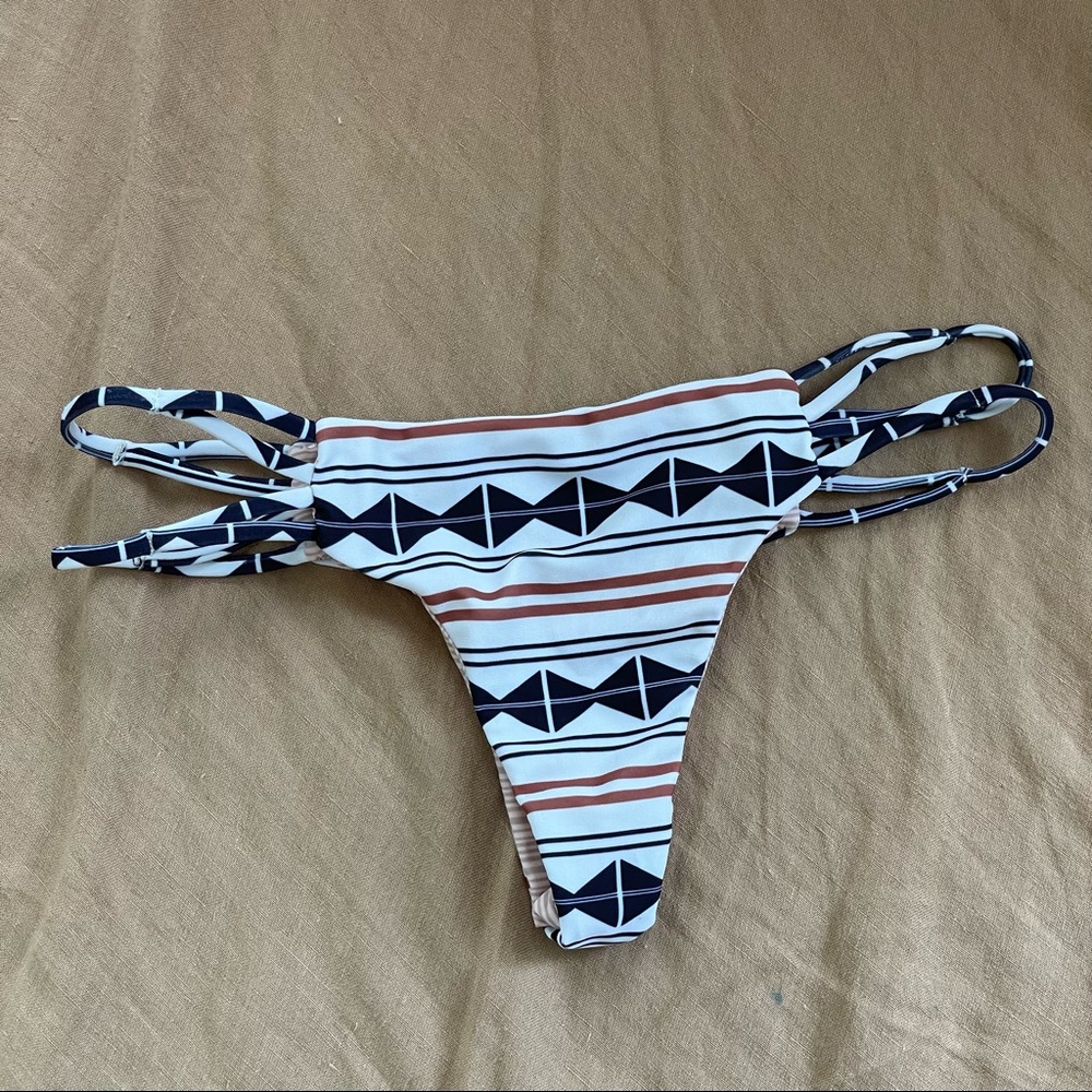 Acacia Bottoms